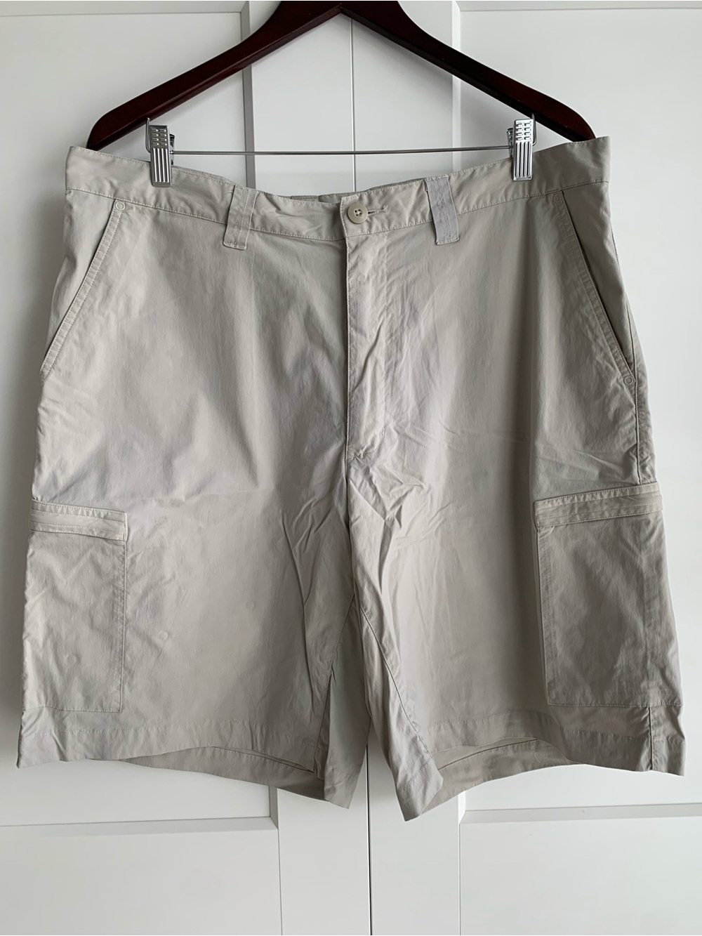 Patagonia Shorts Men's outdoor Beige Cargo Shorts size 38